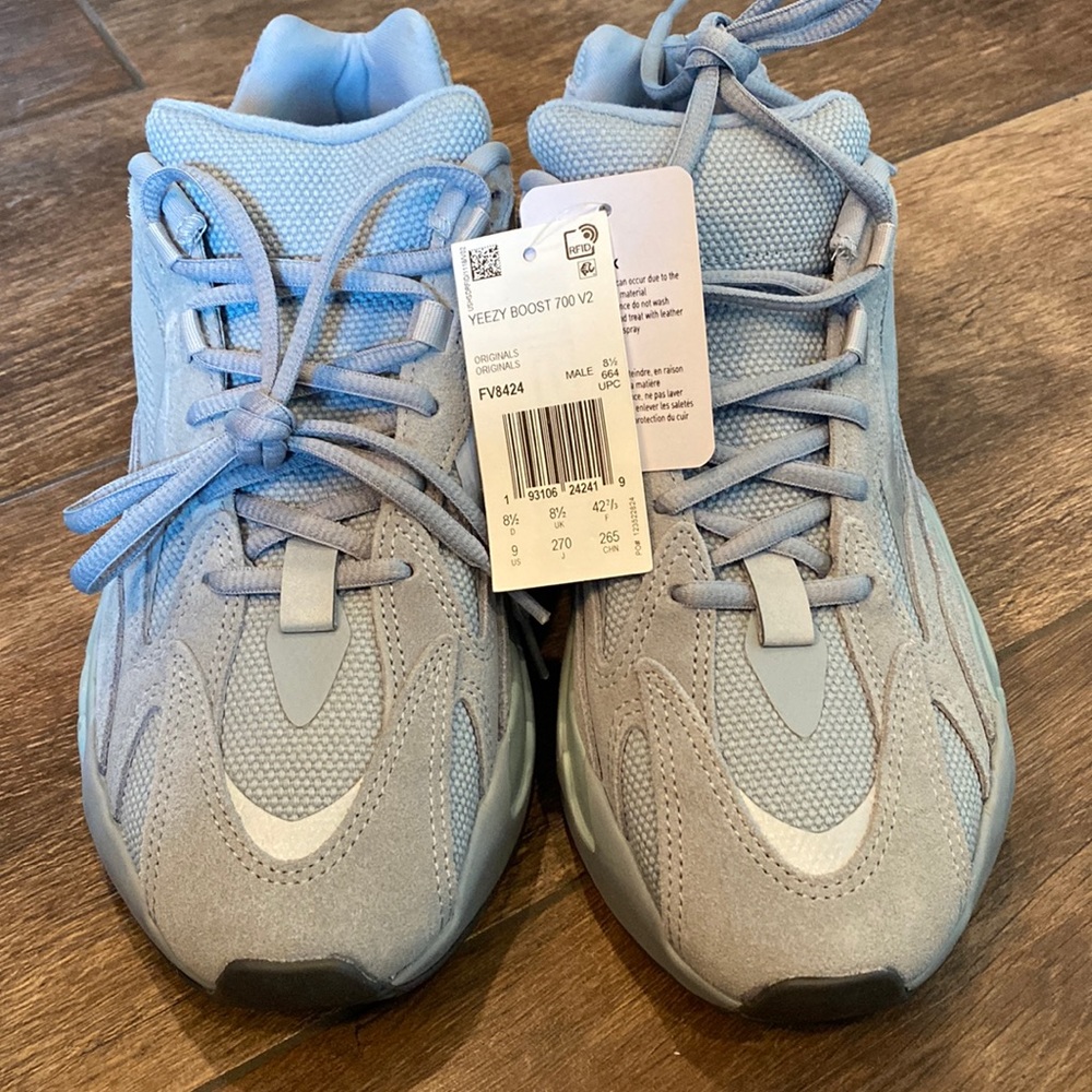 Yeezy Boost 700 V2-Mens gray size US 9